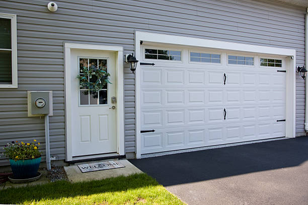 24/7 Emergency Garage Door Panel Replacement experts in Walnut, IL
